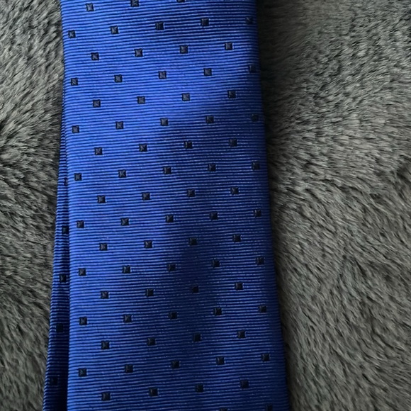 EUC Men’s J Crew Royal Blue/Black Dots Silk Tie - Picture 2 of 6